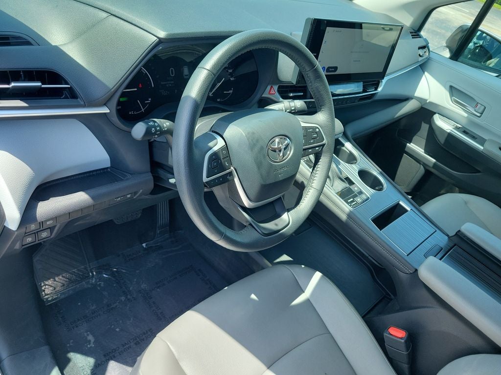 2025 Toyota Sienna XLE 8 Passenger
