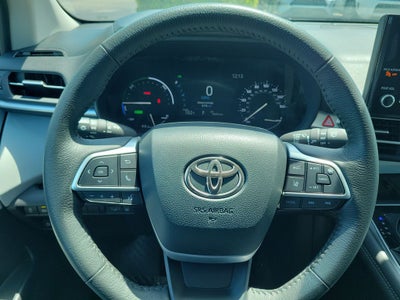 2025 Toyota Sienna XLE 8 Passenger