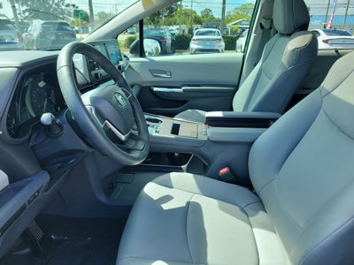 2023 Toyota Sienna XLE 8 Passenger