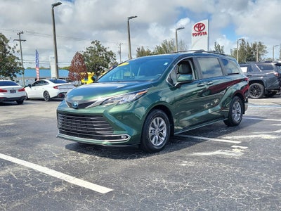2023 Toyota Sienna XLE 8 Passenger