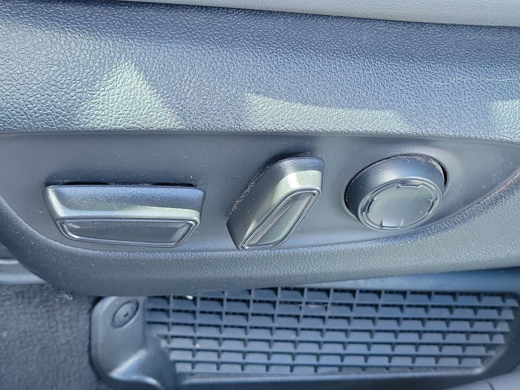 2023 Toyota Sienna XLE 8 Passenger