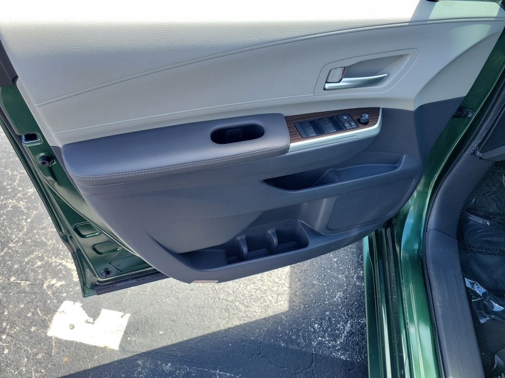 2023 Toyota Sienna XLE 8 Passenger