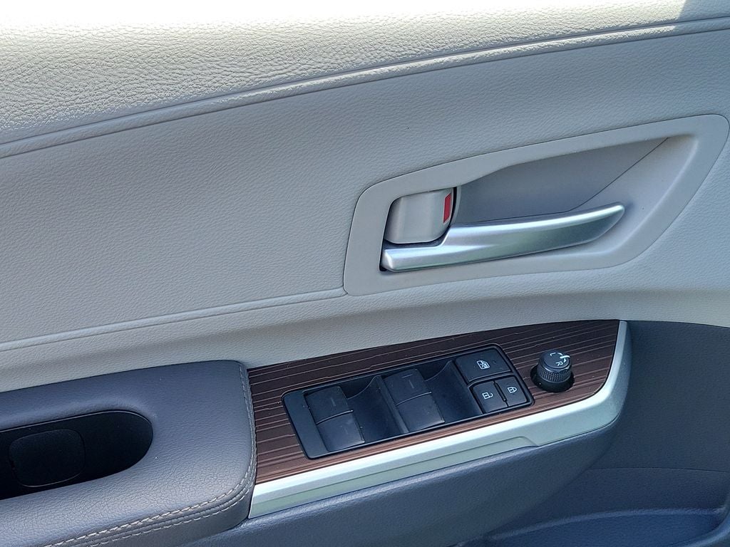 2023 Toyota Sienna XLE 8 Passenger