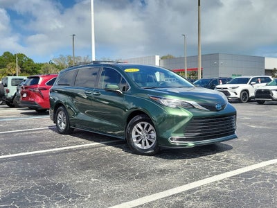 2023 Toyota Sienna XLE 8 Passenger