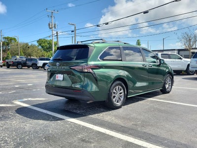 2023 Toyota Sienna XLE 8 Passenger