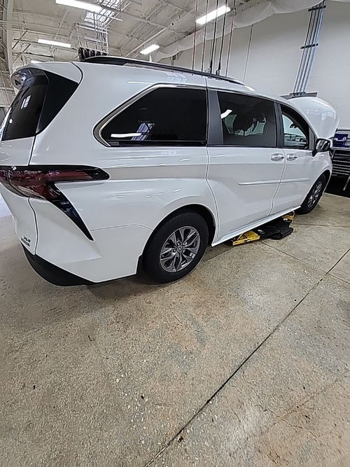 2024 Toyota Sienna XLE 8 Passenger