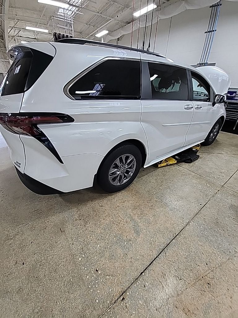 2024 Toyota Sienna XLE 8 Passenger