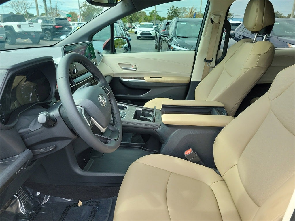 2021 Toyota Sienna XLE 8 Passenger