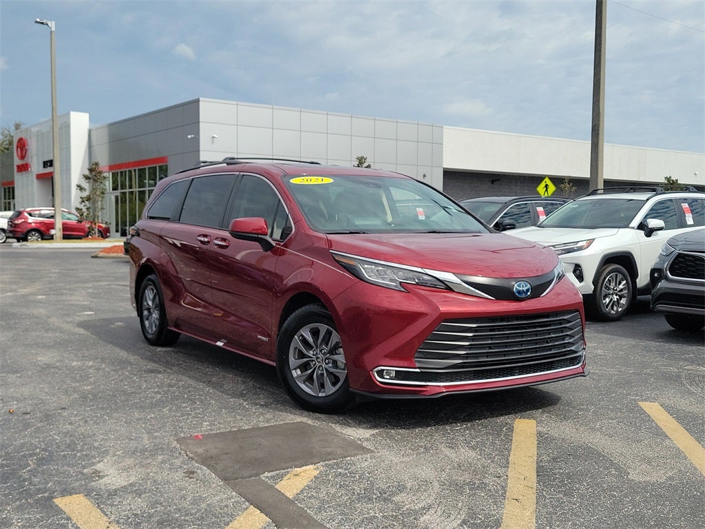 2021 Toyota Sienna XLE 8 Passenger