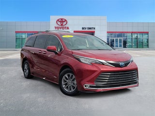 2021 Toyota Sienna XLE 8 Passenger