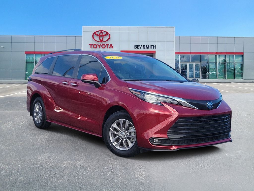 2025 Toyota Sienna XLE