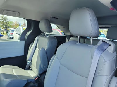 2025 Toyota Sienna XLE