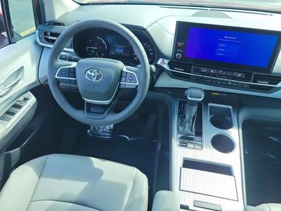 2025 Toyota Sienna XLE