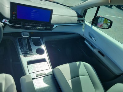 2025 Toyota Sienna XLE