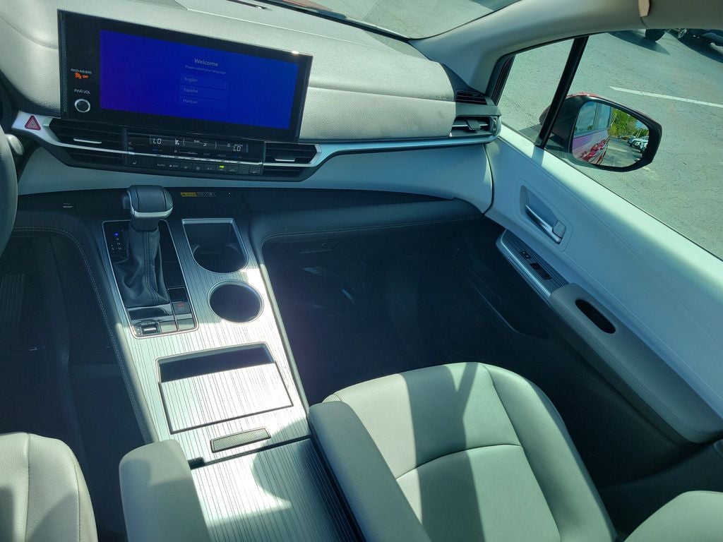 2025 Toyota Sienna XLE