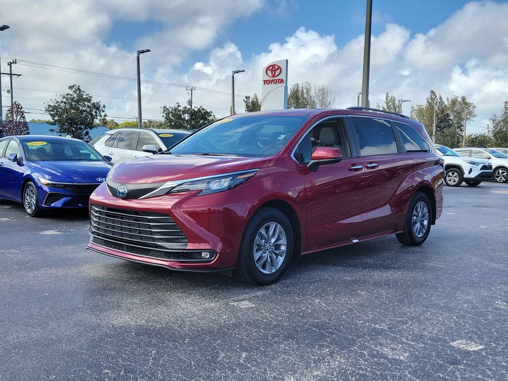 2025 Toyota Sienna XLE
