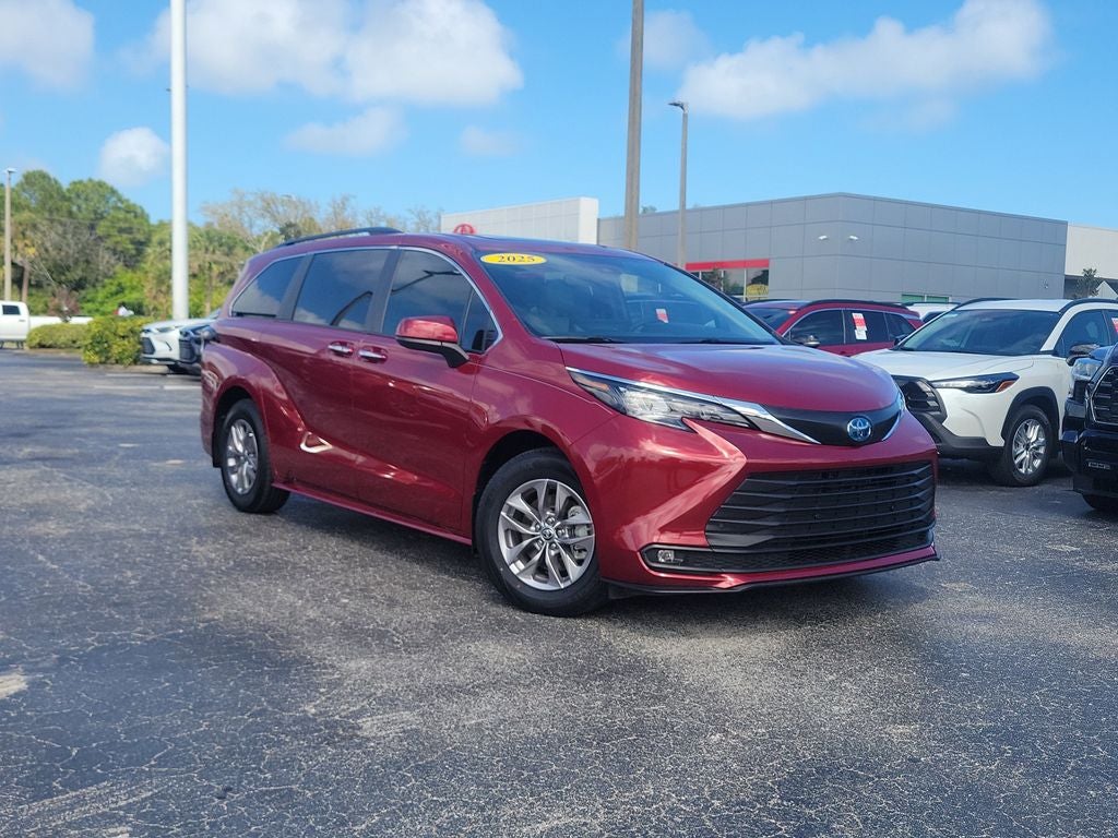 2025 Toyota Sienna XLE