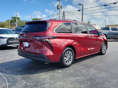 2025 Toyota Sienna XLE