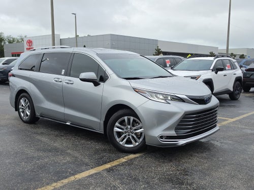 2025 Toyota Sienna Limited 7 Passenger