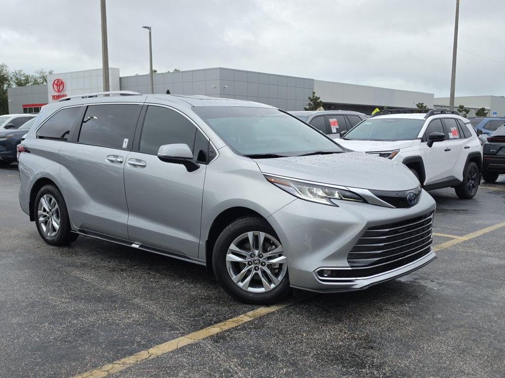 2025 Toyota Sienna Limited 7 Passenger