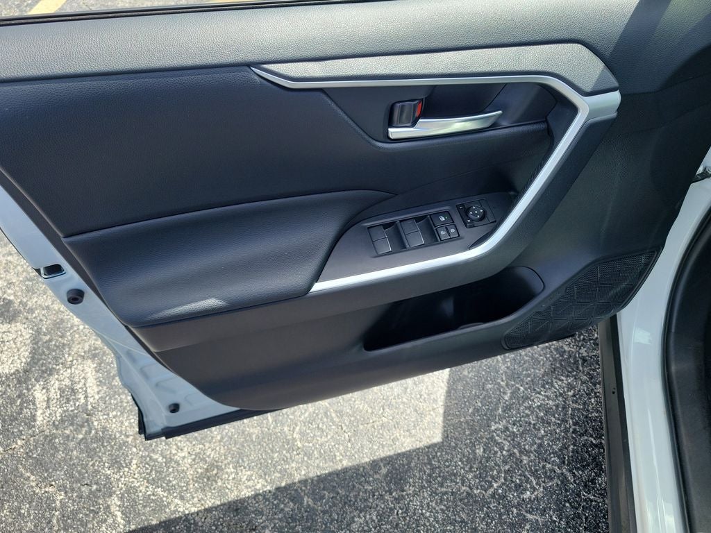 2023 Toyota RAV4 HYBRID SE