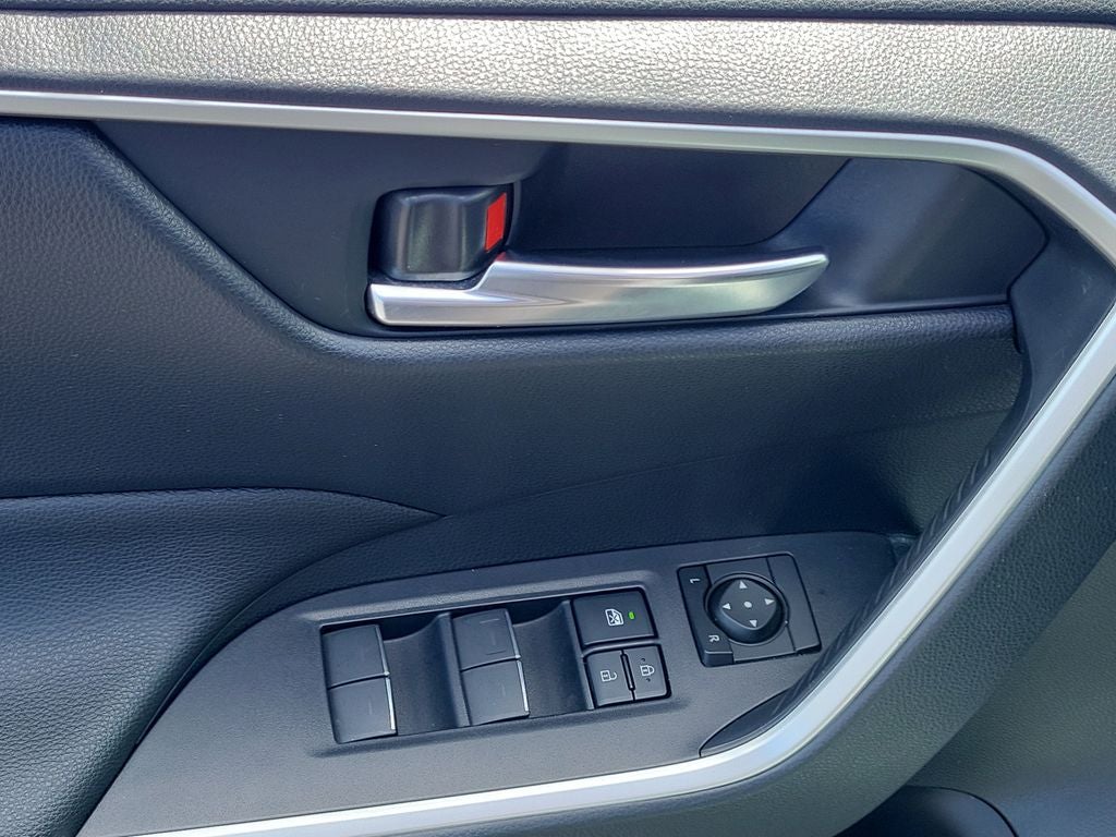 2023 Toyota RAV4 HYBRID SE