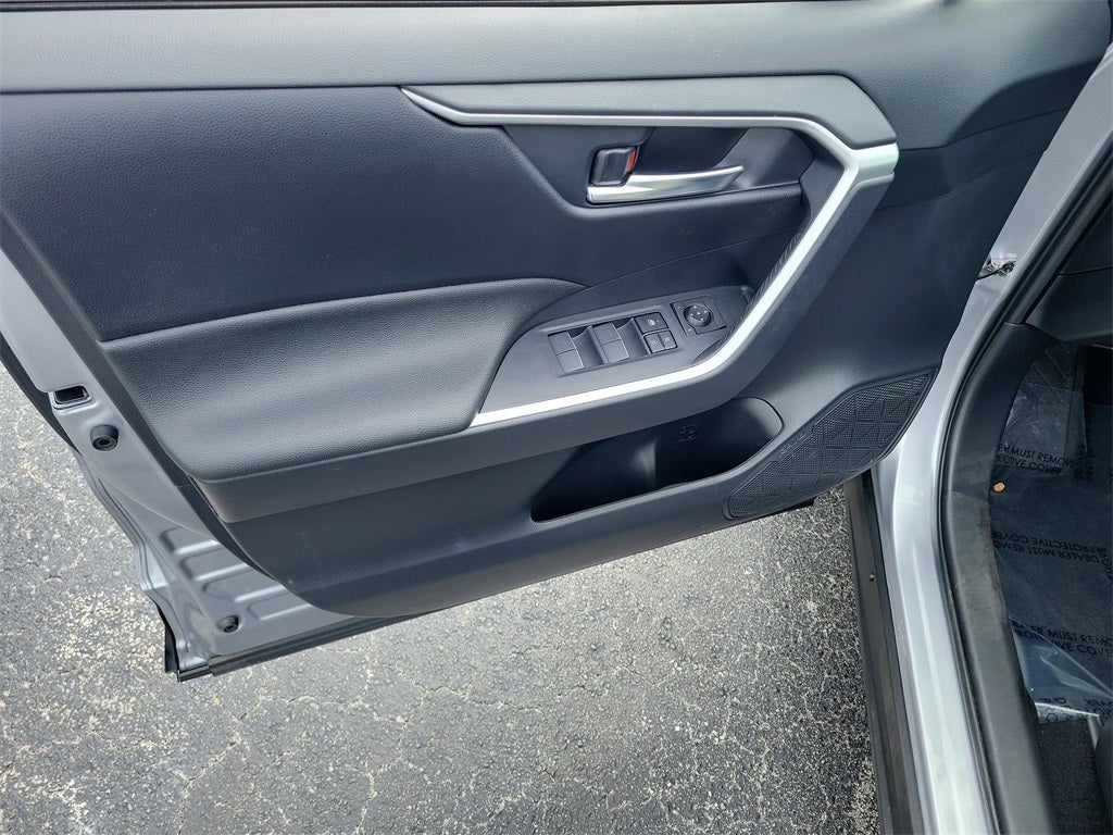 2023 Toyota RAV4 Hybrid SE