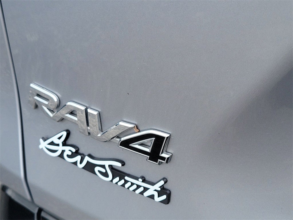 2023 Toyota RAV4 Hybrid SE