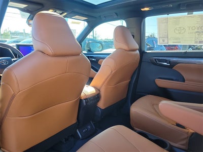 2026 Toyota Highlander Hybrid Hybrid Platinum