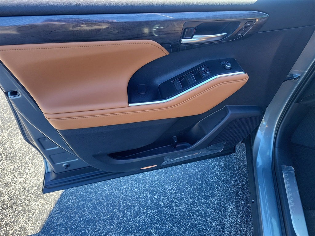 2026 Toyota Highlander Hybrid Hybrid Platinum